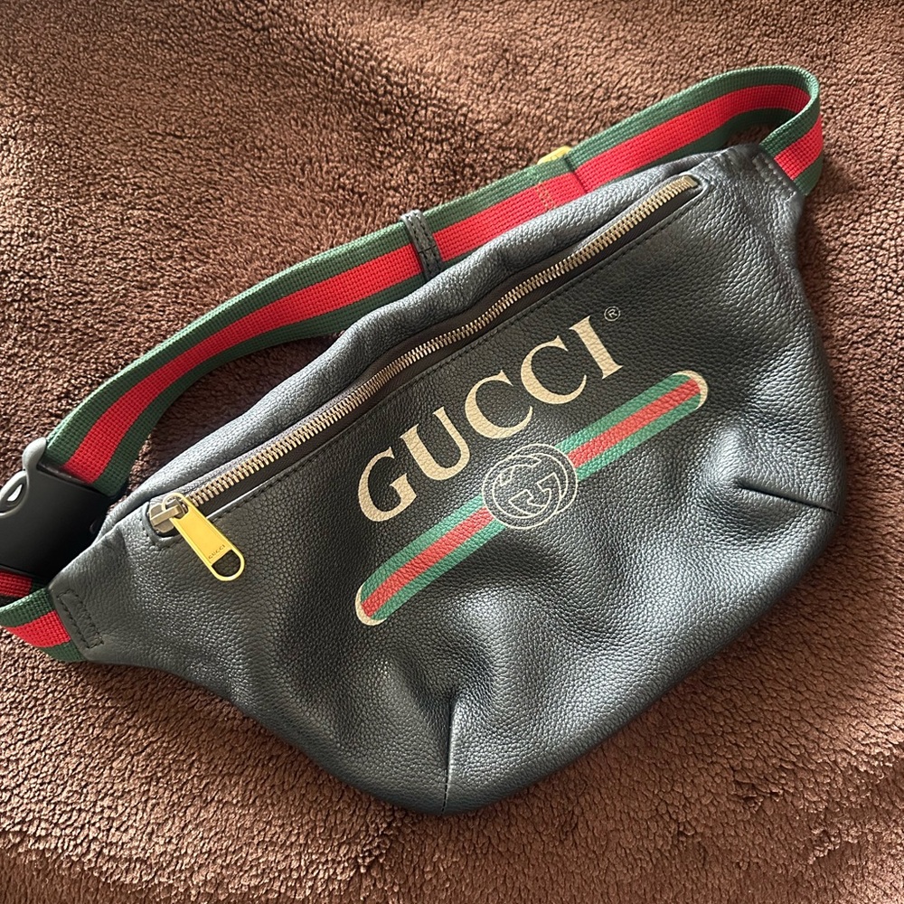 Gucci Black Leather Belt Bag with Red and Green Web Stripe